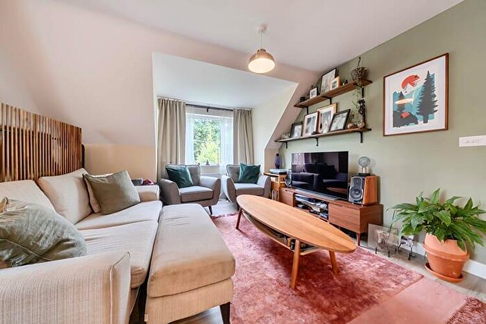2 Bedroom Flat For Sale In Watermint Place, Bracknell, Berkshire, RG12
