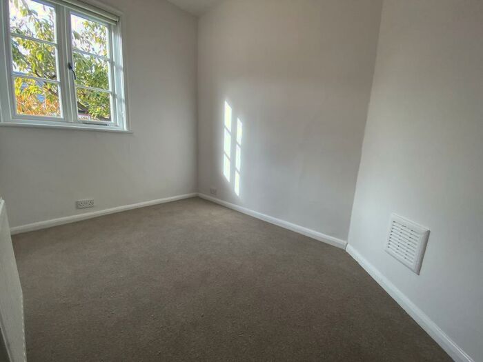 2 Bedroom Cottage To Rent In Aysgarth Road, Dulwich, London, SE21