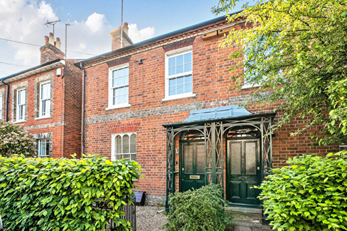 2 Bedroom Terraced House For Sale In New Road, Reading, Berkshire, RG1