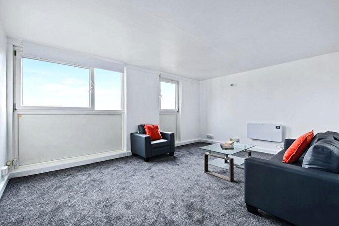 2 Bedroom Apartment To Rent In Crayford Road, Holloway, London, N7