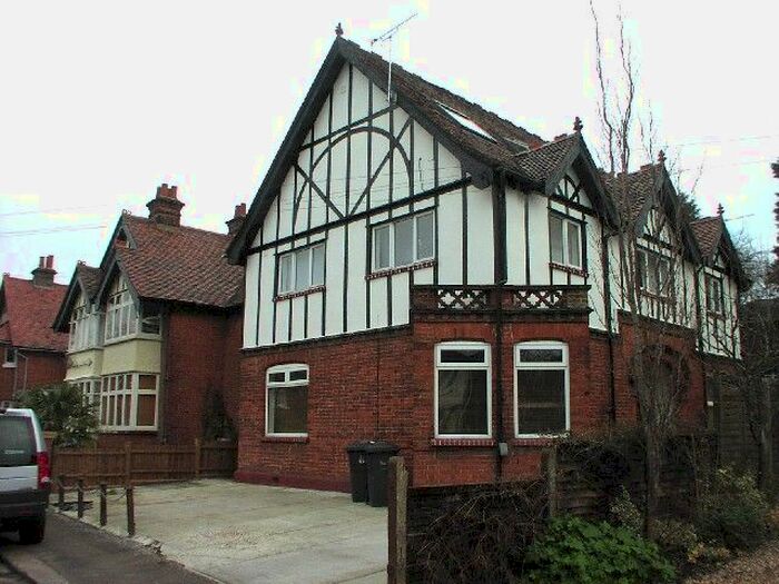 1 Bedroom Flat To Rent In Manor Road, Bishops Stortford, Herts, CM23