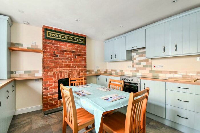 2 Bedroom House To Rent In Town Centre, SN1