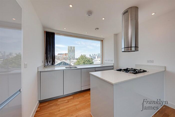 2 Bedroom Flat To Rent In Blackwall Lane, London, SE10