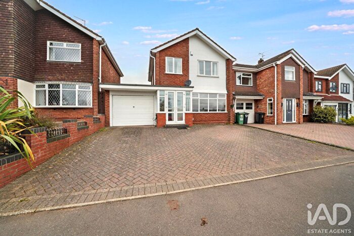 3 Bedroom Detached House For Sale In Granville Drive, Kingswinford, DY6