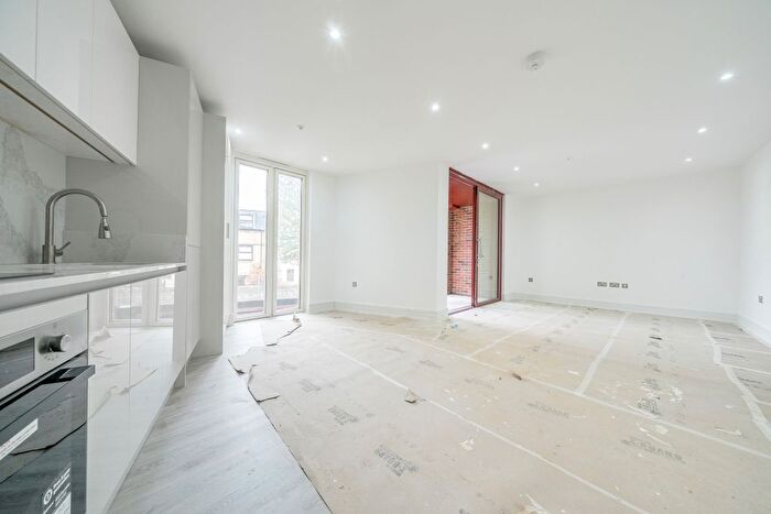 2 Bedroom Flat To Rent In Greenwich High Road, London, SE10