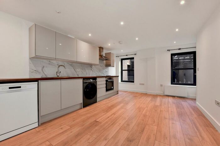 1 Bedroom Apartment To Rent In Desborough Street, High Wycombe, Buckinghamshire, HP11