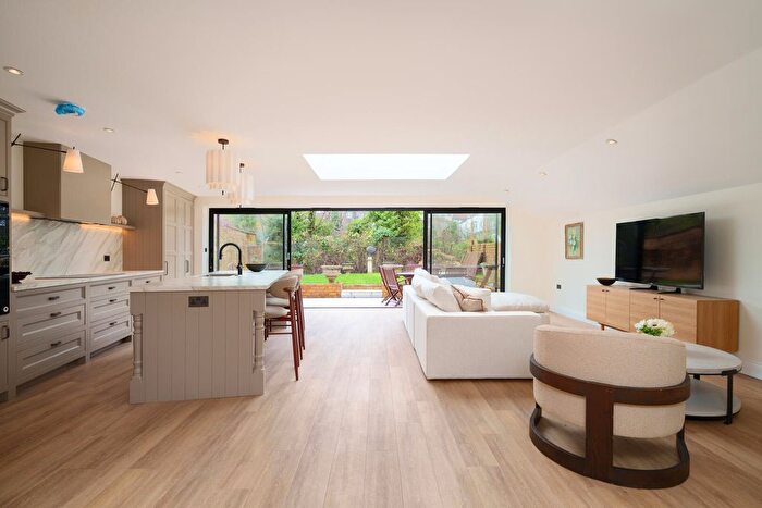 4 Bedroom End Terrace House For Sale In Purves Road, Kensal Rise, London, NW10