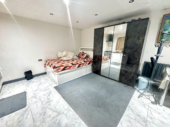 1 Bedroom Studio To Rent In Studio, Southall, Greater London, UB2