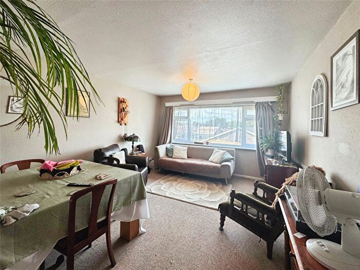 2 Bedroom Maisonette To Rent In Sommerville Close, Faversham, Kent, ME13