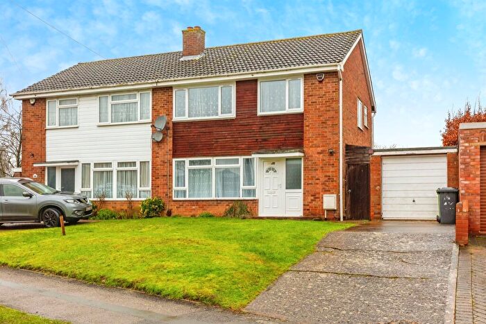 3 Bedroom Semi-Detached House For Sale In Henshaw Road, Wellingborough, NN8