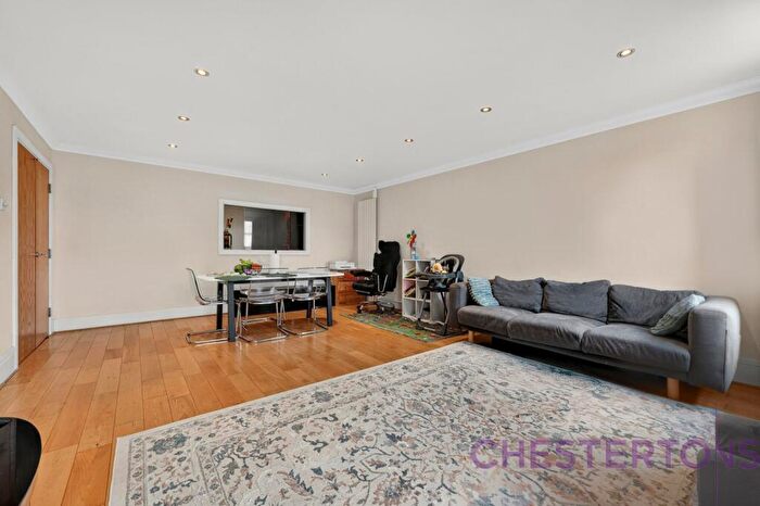 2 Bedroom Flat To Rent In Dunbar Wharf, - Narrow Street, E14