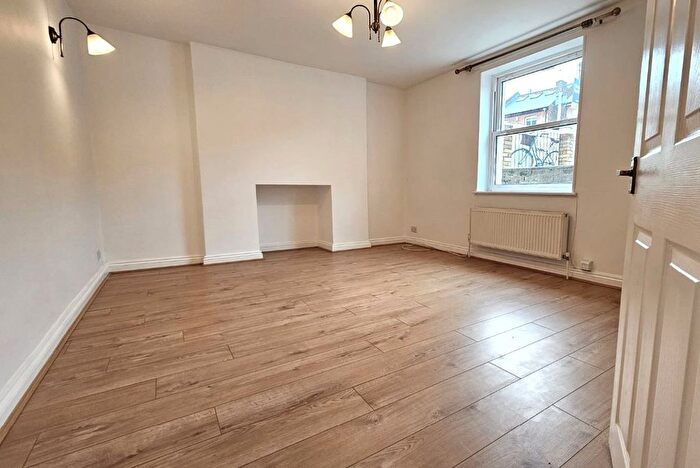 1 Bedroom Flat For Sale In Amyand Park Road, St Margarets, Twickenham, TW1