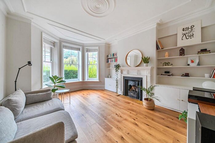 1 Bedroom Flat For Sale In Hillside Gardens, London, N6