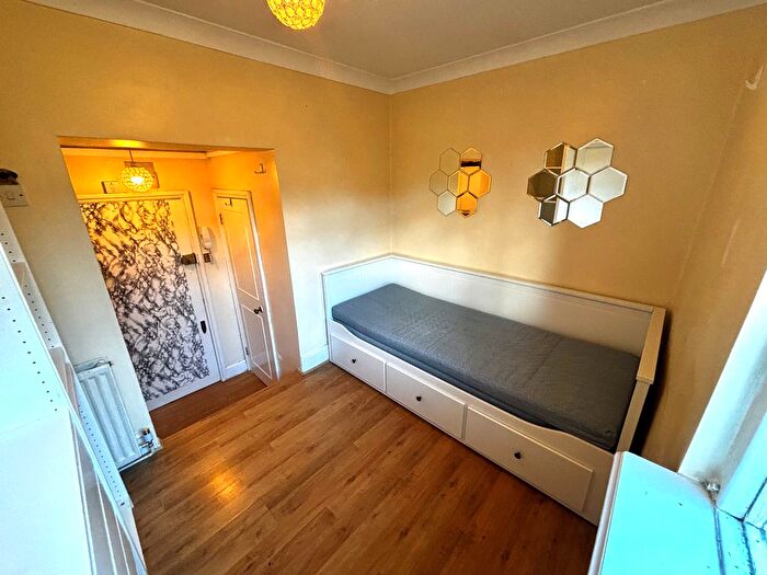 Studio To Rent In Finborough Road, London, SW10