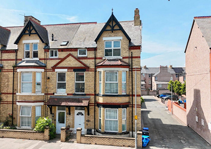 7 Bedroom End Of Terrace House For Sale In John Street, Rhyl, LL18