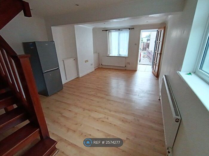 2 Bedroom End Of Terrace House To Rent In North Road, Bromley, BR1