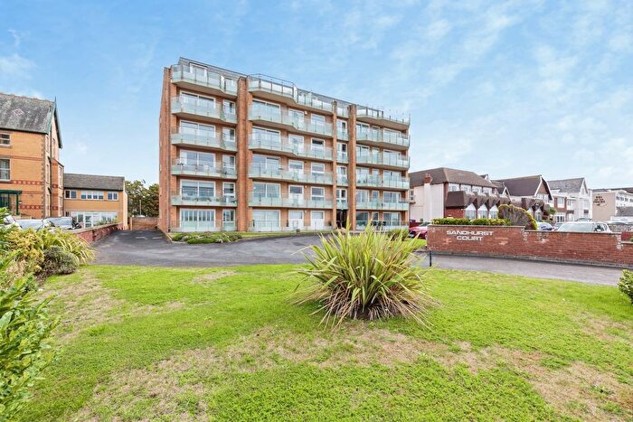 2 Bedroom Flat For Sale In South Promenade, Lytham St. Annes, Lancashire, FY8