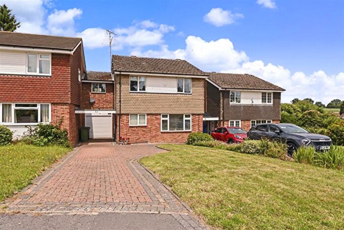 4 Bedroom Link Detached House For Sale In Tuffnells Way, Harpenden, AL5