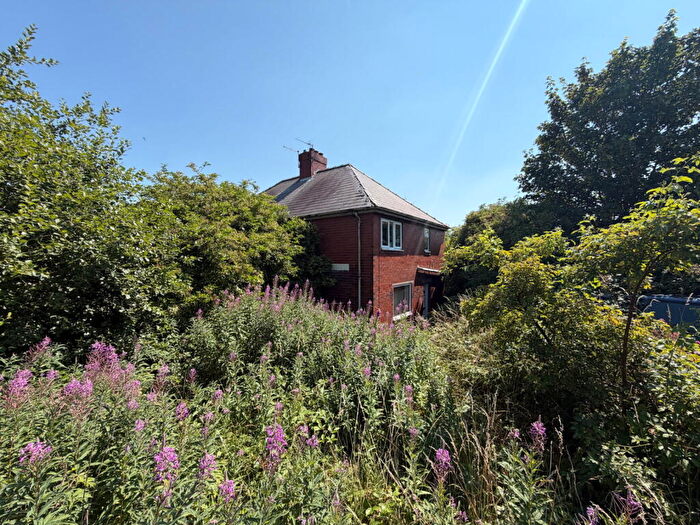 3 Bedroom Semi-Detached House For Sale In Vernon Close, Barnsley, S70