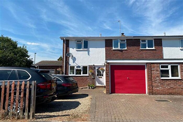 3 Bedroom Semi-Detached House To Rent In Seven Acres, Thame, OX9