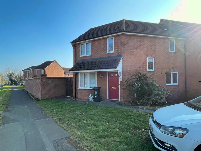 2 Bedroom Town House To Rent In Aysgarth Road, Leicester, LE4