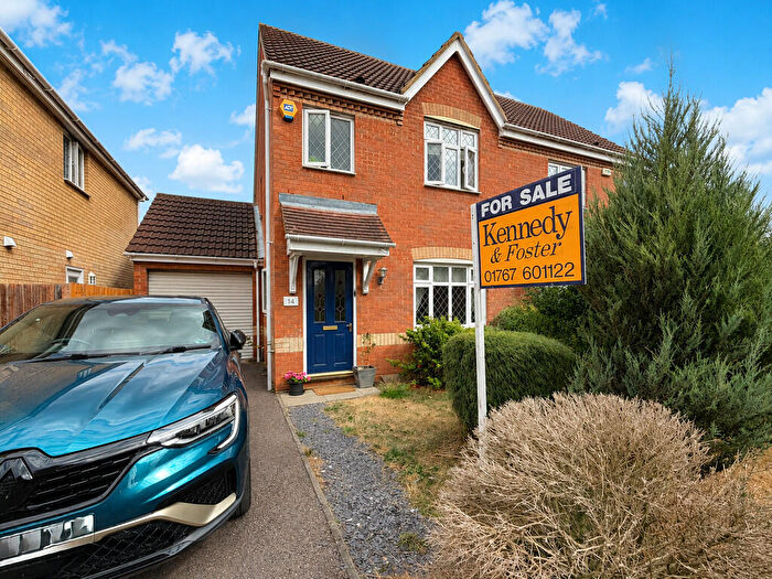 3 Bedroom Semi Detached House For Sale In Windmill View, Biggleswade, SG18