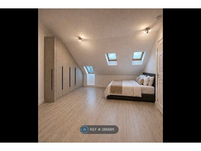 Studio To Rent In Askew Crescent, London, W12