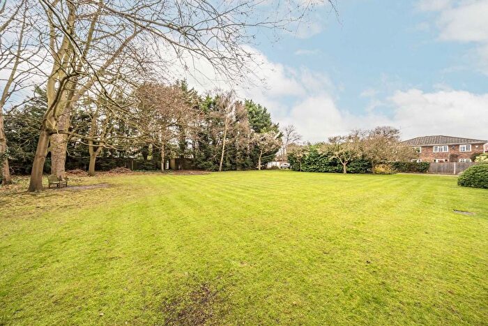 2 Bedroom Flat For Sale In Waldegrave Park, Twickenham, TW1