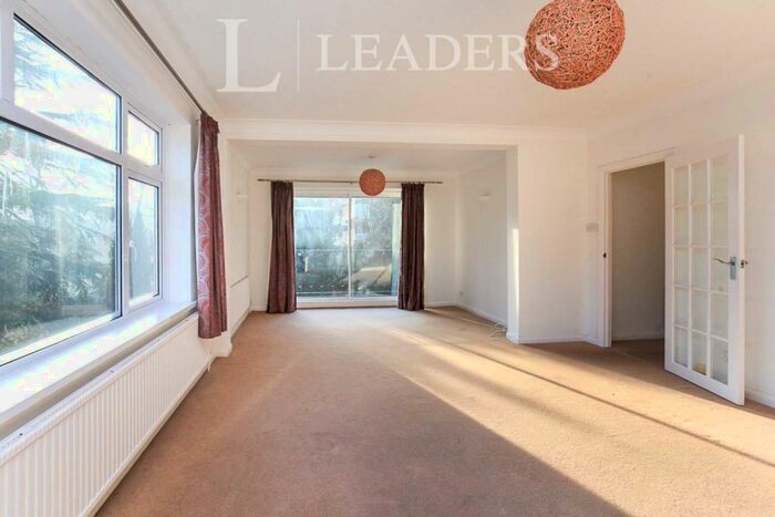 3 Bedroom Apartment To Rent In Kings Court, Kelsey Park Avenue, Beckenham, BR3