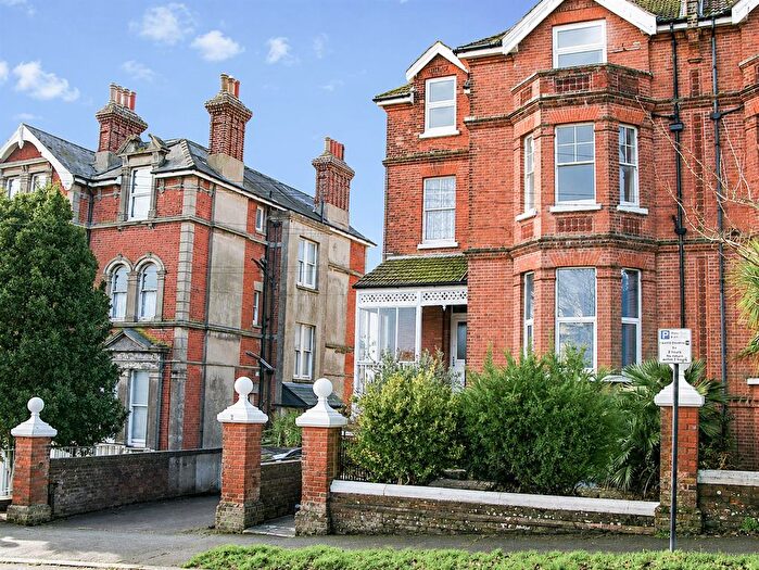 2 Bedroom Flat For Sale In Wykeham Road, Hastings, TN34