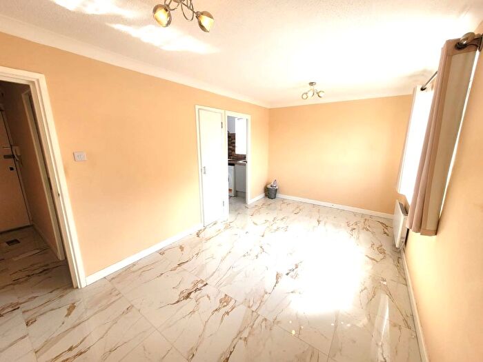 Studio To Rent In Braemar Gardens, Slough, SL1