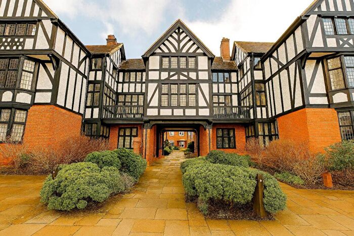 2 Bedroom Apartment For Sale In Rothschild Place, Tring, HP23