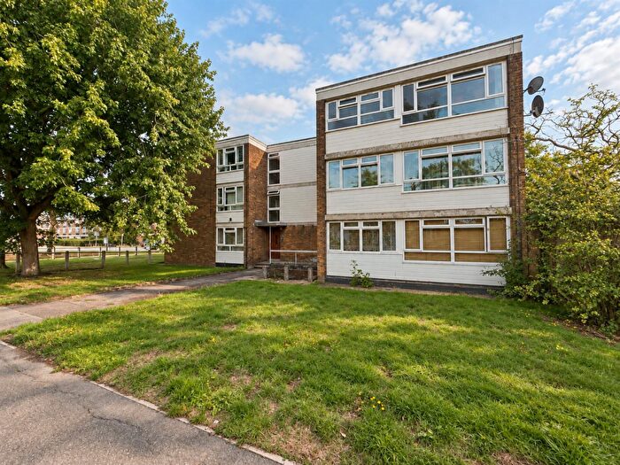 1 Bedroom Flat For Sale In Great Knightleys, Basildon, SS15