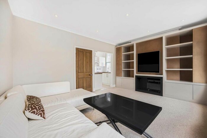 2 Bedroom Flat To Rent In Grosvenor Road, Pimlico, SW1V