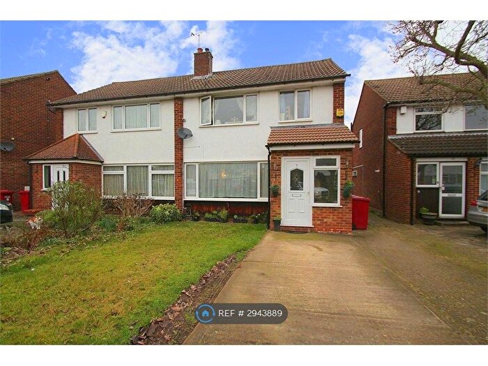 3 Bedroom Semi-Detached House To Rent In Alderbury Road West, Slough, SL3