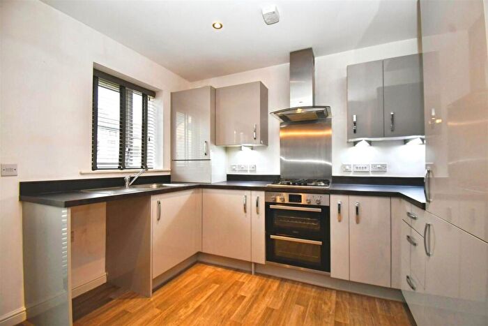 2 Bedroom Semi-Detached House For Sale In Middlesex Road, Hull, HU8