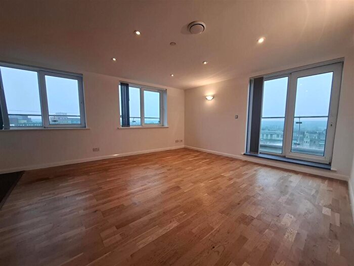 2 Bedroom Flat To Rent In A Flat In Northampton House, Wellington Street, Northampton, NN1