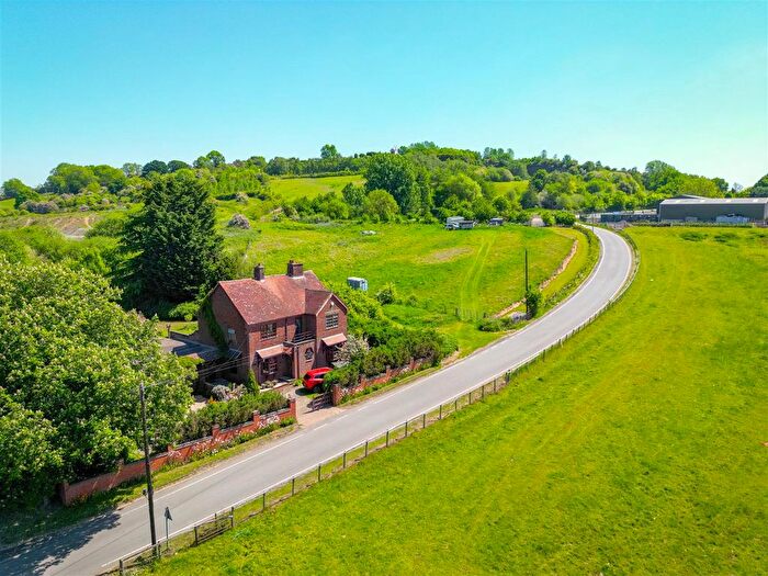 4 Bedroom Detached House For Sale In Brickyard Road, Napton, Southam, CV47