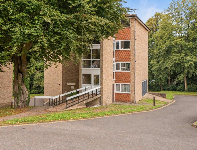 2 Bedroom Flat For Sale In Northlands Drive, Winchester, Hampshire, SO23