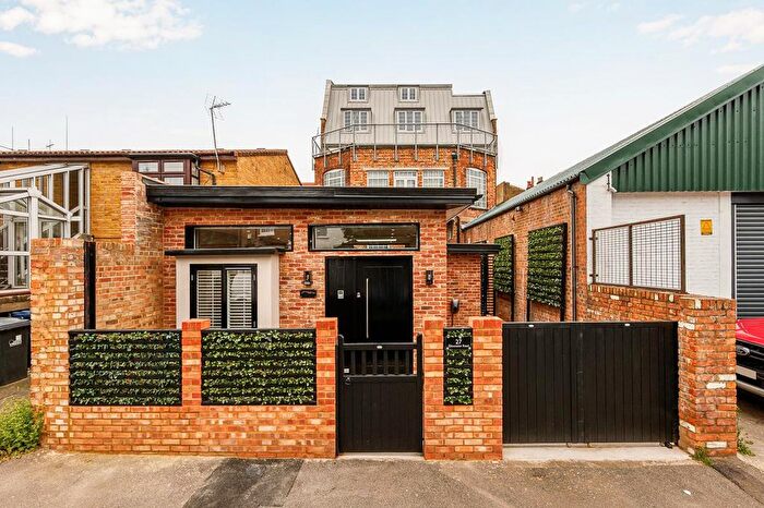 2 Bedroom Property To Rent In Gloucester Road, London, W3