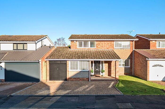 4 Bedroom Detached House For Sale In Carpenders Close, Harpenden, AL5