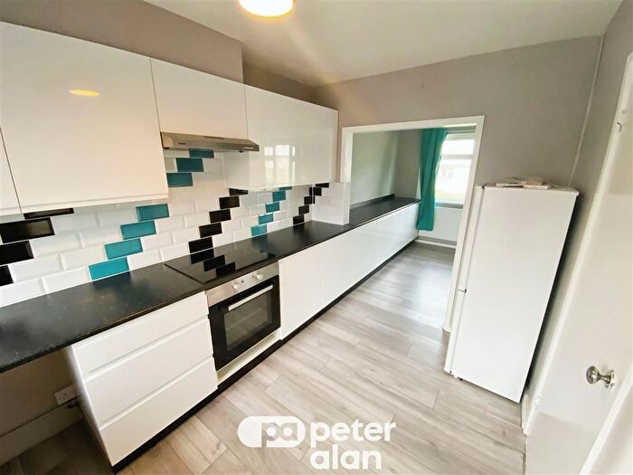 2 Bedroom Flat To Rent In Maes-Y-Deri, Aberaman, Aberdare, CF44