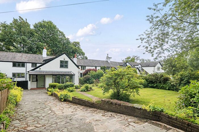 4 Bedroom Cottage To Rent In Roe Green, Worsley, M28