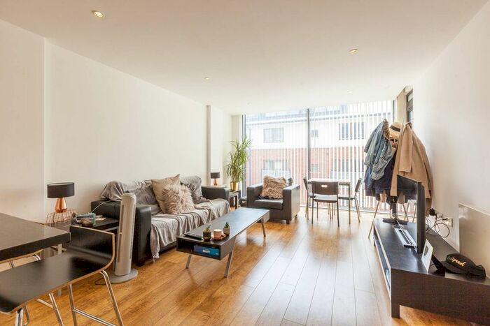 2 Bedroom Flat To Rent In Waterson Street, Shoreditch, London, E2