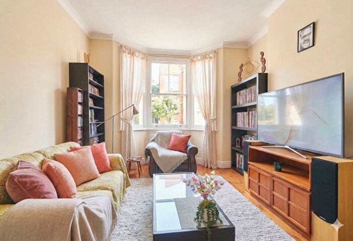 1 Bedroom Flat For Sale In Albert Terrace, Stonebridge, NW10