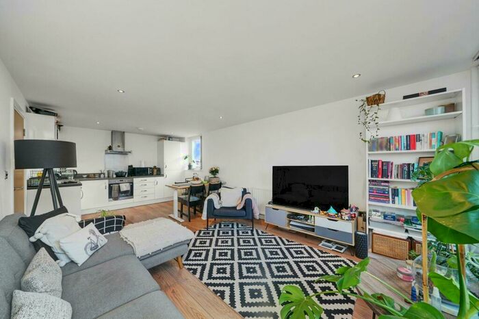 2 Bedroom Flat To Rent In Rainhill Way, London, E3