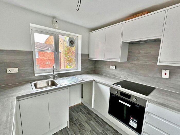 2 Bedroom Flat To Rent In Gidea Close, South Ockendon, RM15