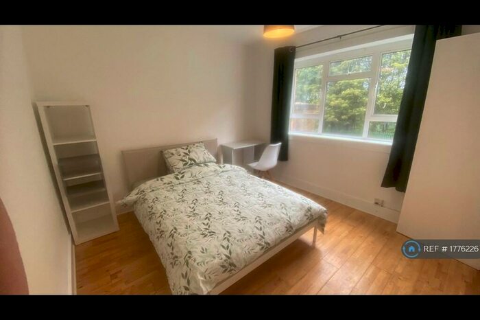 2 Bedroom Flat To Rent In Forth Crescent, Dundee, DD2