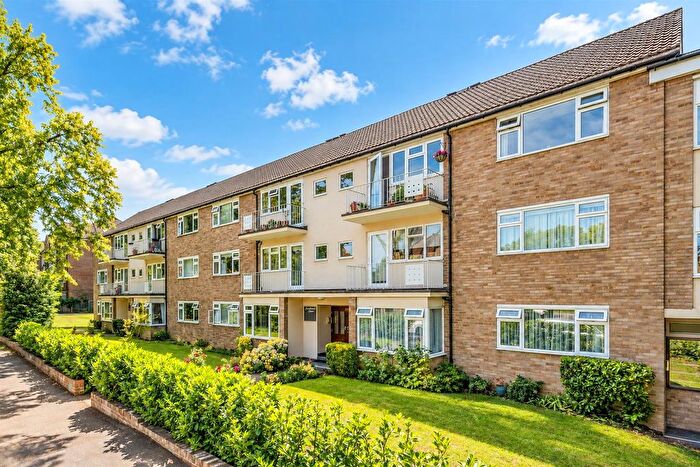 2 Bedroom Flat For Sale In Overton Road, South Sutton, SM2