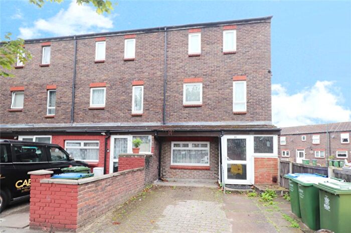 4 Bedroom End Of Terrace House For Sale In Glimpsing Green, Erith, Kent, DA18